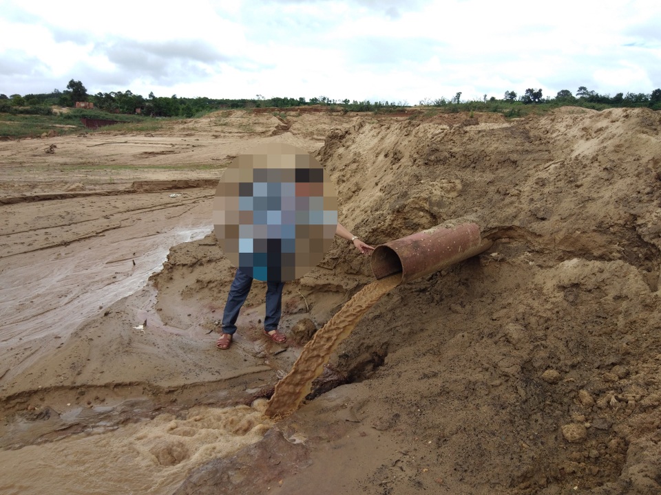 Đại "công trường" tập kết cát trái phép hoạt động rầm rộ tại Gia Lai! - 4 Các doanh nghiệp và hộ gia đình tận thu cát dưới lòng hồ thủy điện