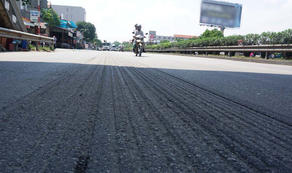 CSGT Hải Dương “cầu cứu” vì quốc lộ 5 xuống cấp - 4 CSGT Hải Dương “cầu cứu” vì quốc lộ 5 xuống cấp - 4