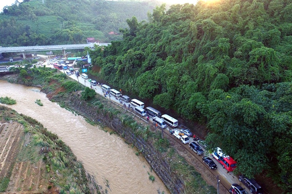Mưa lũ lớn "cắt đứt" tuyến quốc lộ từ Lào Cai sang Lai Châu - 4 Mưa lũ lớn "cắt đứt" tuyến quốc lộ từ Lào Cai sang Lai Châu - 4