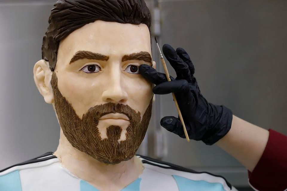 
Bức tượng bằng Chocolate người hâm mộ Nga tặng Messi ngày sinh nhật
