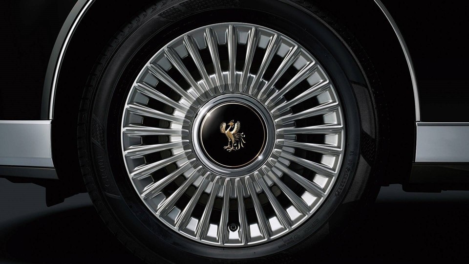Cận cảnh chiếc Toyota đẳng cấp Rolls-Royce, giá siêu xe - 8 Cận cảnh chiếc Toyota đẳng cấp Rolls-Royce, giá siêu xe - 8