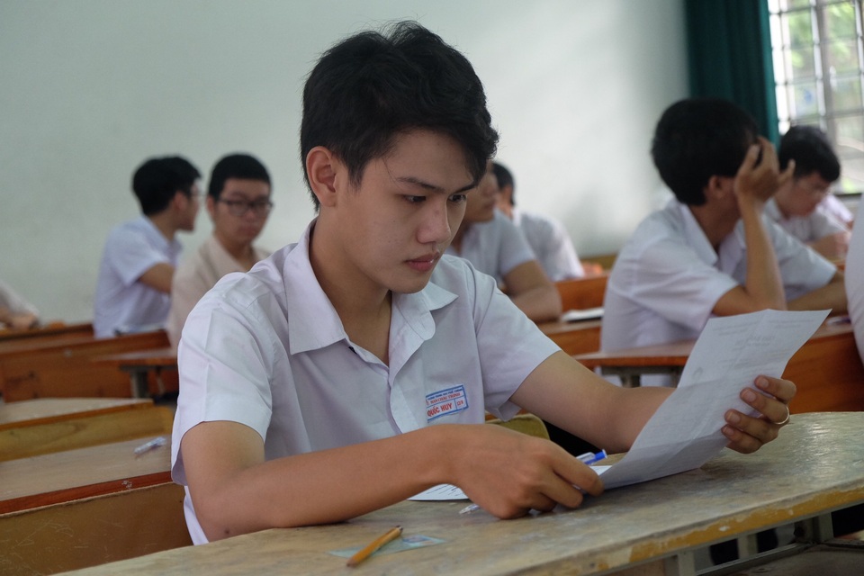 Thí sinh hồi hộp trước buổi thi đầu tiên - 5 Thí sinh hồi hộp trước buổi thi đầu tiên - 5