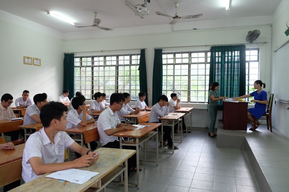 Thí sinh hồi hộp trước buổi thi đầu tiên - 7 Tất cả đã sẵn sàng trước buổi thi môn Ngữ văn - môn thi đầu tiên kỳ thi THPT quốc gia 2018