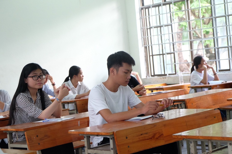 Thí sinh hồi hộp trước buổi thi đầu tiên - 4 Thí sinh hồi hộp trước buổi thi đầu tiên - 4