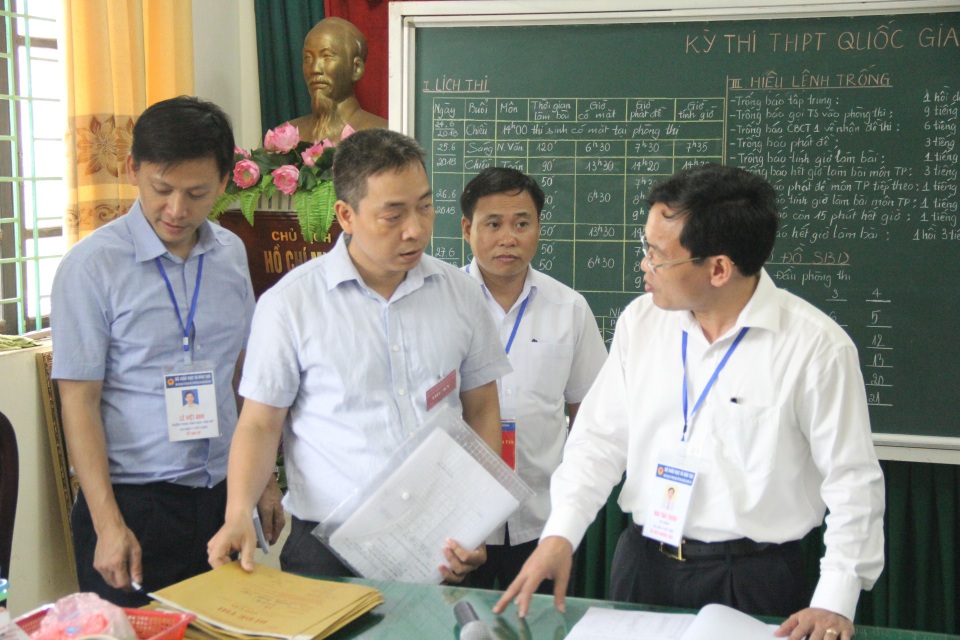 Phát hiện gian lận tại phòng thi: Trách nhiệm đầu tiên thuộc về giám thị - 1
PGS.TS Mai Văn Trinh, Cục trưởng Cục Quản lý chất lượng, Bộ Giáo dục và Đào tạo (GDĐT) đã kiểm tra đột xuất hai điểm thi tại thành phố Bắc Ninh.