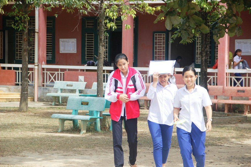 Nhiều thí sinh dự tính đạt 7-8 điểm bài thi Ngữ Văn - 20 Nhiều thí sinh rời phòng thi sớm