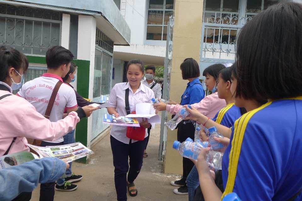 Nhiều thí sinh dự tính đạt 7-8 điểm bài thi Ngữ Văn - 31 Em Thái Kim Liễu cho biết bài thi của mình có thể đạt 7 điểm
