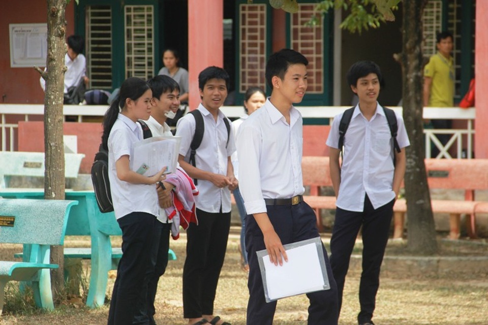 Nhiều thí sinh dự tính đạt 7-8 điểm bài thi Ngữ Văn - 21
Các thí sinh đều mang tâm trạng phấn khởi khi hoàn thành bài thi môn Văn. (Ảnh: Đ. Đức)