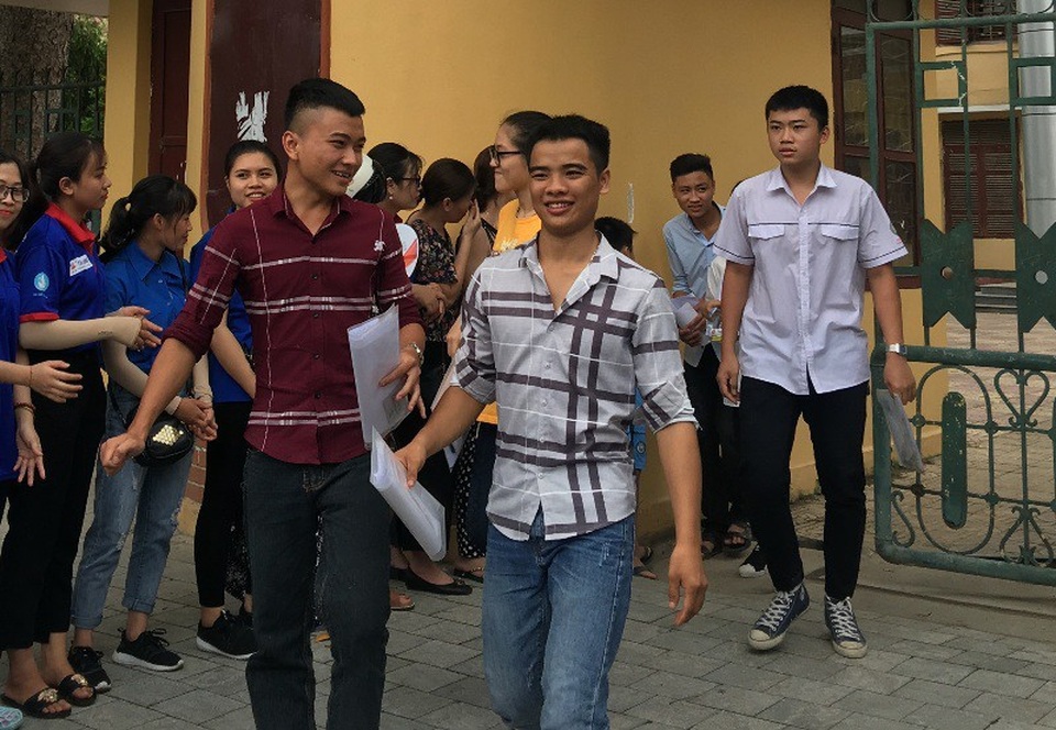 Nhiều thí sinh dự tính đạt 7-8 điểm bài thi Ngữ Văn - 29 Theo nhận định của nhiều thí sinh, đề Văn bám sát các vấn đề của đất nước
