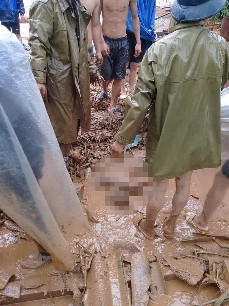 Một người thiệt mạng do nhà sập.