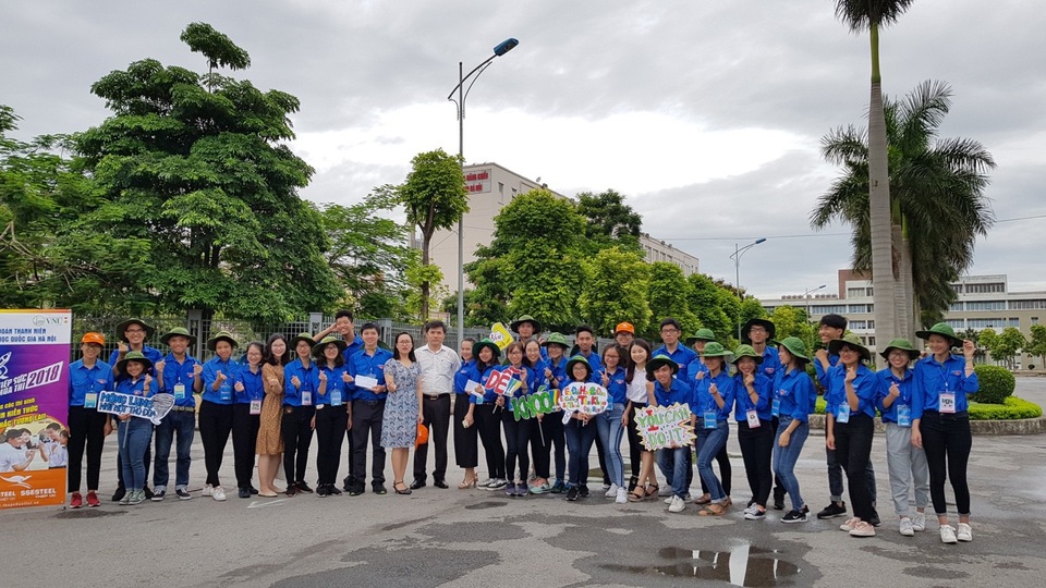 
Được biết, năm nay Hà Nội có tổng số 5.000 thanh niên tình nguyện trực tiếp tham gia hỗ trợ thí sinh và phụ huynh trong 4 ngày thi từ 24 – 27/6.
