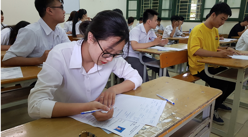 Gợi ý giải đề thi môn Toán THPT quốc gia 2018: Đầy đủ 24 mã đề - 1
Thí sinh khóc ròng vì đề Toán