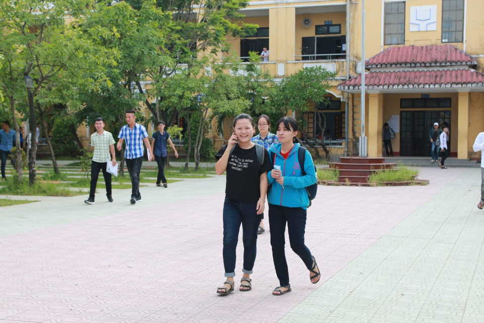 Đề Toán khó, thí sinh chỉ làm được khoảng 60% - 19 Thí sinh tại Huế tan thi môn Toán.