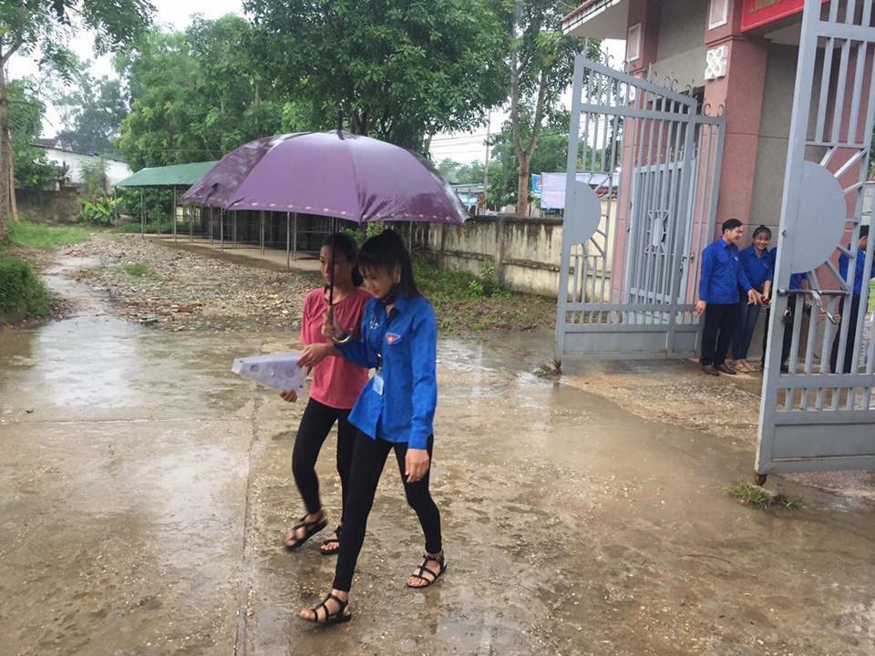 Những hành động làm “ấm lòng” sĩ tử - 9 Những hành động làm “ấm lòng” sĩ tử - 9