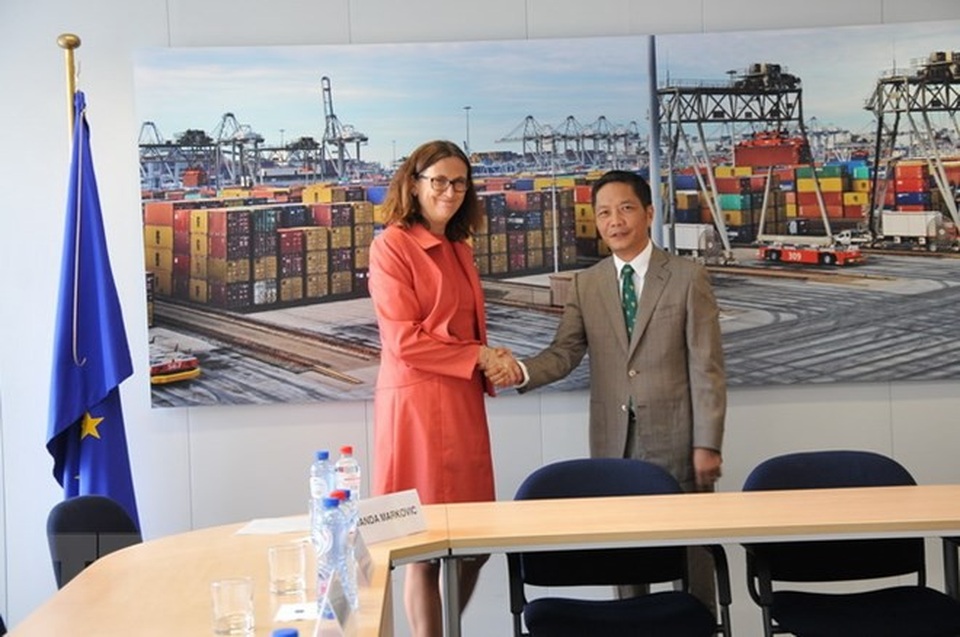 Hiệp định Thương mại tự do Việt Nam - EU sắp được ký kết chính thức - 1 Bộ trưởng Công Thương Việt Nam Trần Tuấn Anh và Cao ủy Liên minh châu Âu (EU) phụ trách thương mại Cecilia Malmström.