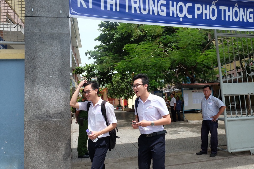 Thí sinh đánh giá đề Lý, Hóa có tính phân loại cao, đề Sinh dài - 24
Các thí sinh vừa hoàn tất buổi thi tổ hợp môn Khoa học tự nhiên tại Đà Nẵng sáng nay 26/6. (Ảnh: Khánh Hiền)
