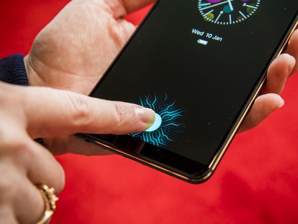 Tính năng "vạn người mong" của iPhone X sẽ xuất hiện trên Galaxy S10 - 2 Cảm biến vân tay đặt trên màn hình giống như của Vivo X21 sẽ xuất hiện trên Galaxy S10.