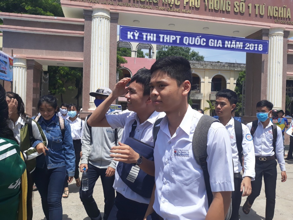 Thí sinh đánh giá đề Lý, Hóa có tính phân loại cao, đề Sinh dài - 11
Nhiều thí sinh tại điểm thi THPT Tư Nghĩa 1 đánh giá đề tổ hợp KHTN dài và khó. (Ảnh: Quốc Triều)