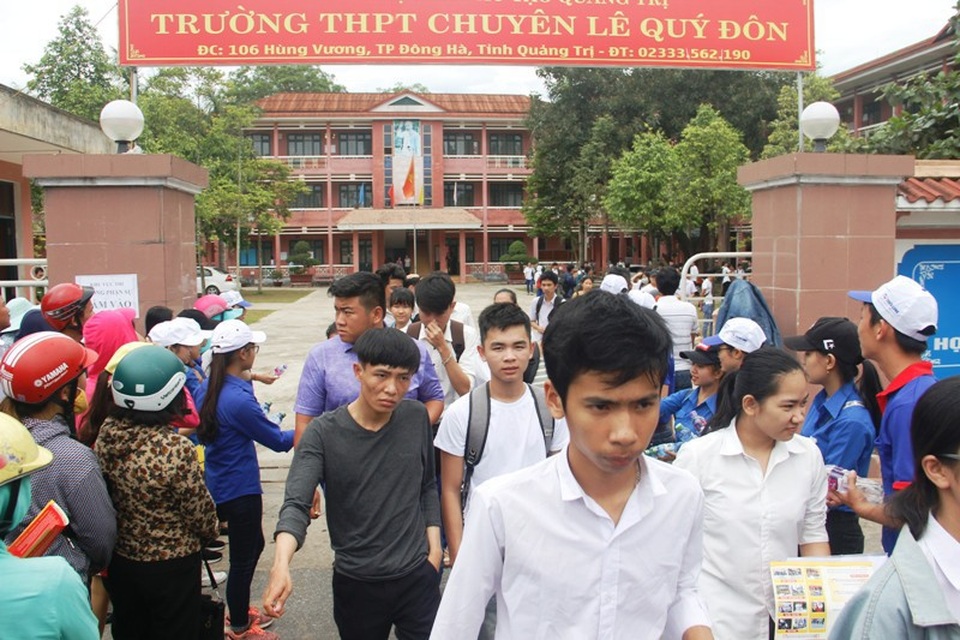 Thí sinh đánh giá đề Lý, Hóa có tính phân loại cao, đề Sinh dài - 20
Các thí sinh rời phòng thi mang nhiều tâm trạng