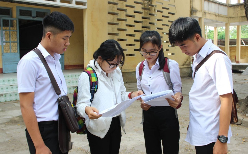 Đề Ngoại ngữ có độ phân hóa cao, thí sinh làm được khoảng 60% - 13 Đề Tiếng Anh khó, thí sinh chỉ làm được từ 50 - 60% (ảnh Trung Thi)