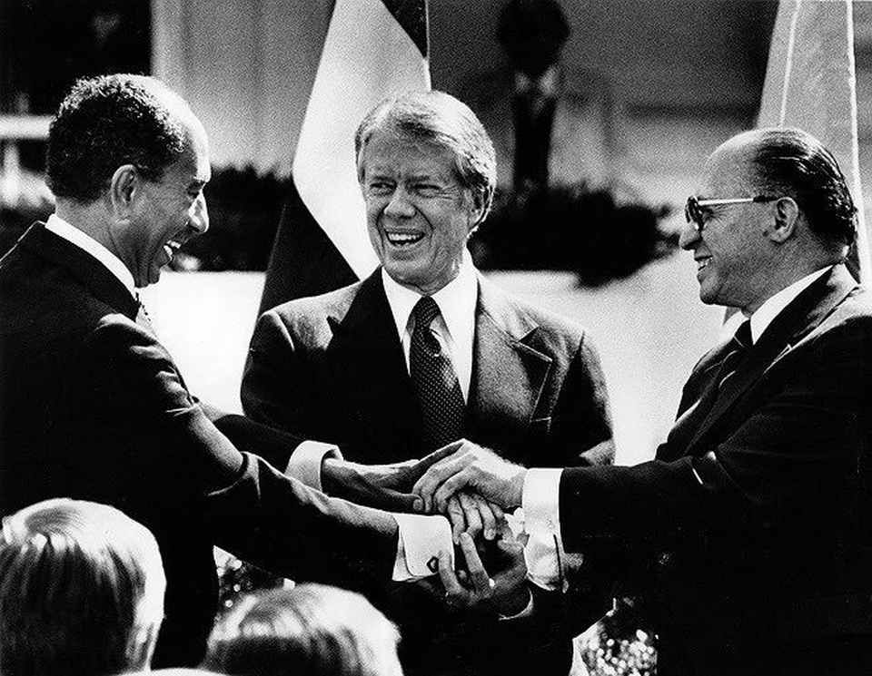 Chuyện gặp cấp cao của tổng thống Mỹ xưa nay - 3
Năm 1978, tổng thống Mỹ Jimmy Carter làm trung gian cho cuộc thượng đỉnh giữa tổng thống Ai Cập Anwar Sadat và thủ tướng Israel Menachem Begin