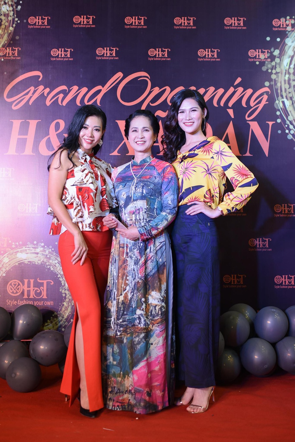 Diễn viên Thanh Hương thướt tha với áo dài in tranh - 4 3 vị khách mời xinh đẹp trong trang phục H&T