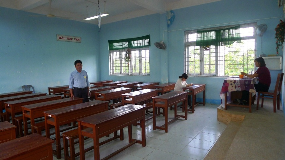 Buổi thi cuối, nhiều phòng thi chỉ có 1-2 thí sinh - 1 Trong buổi thi sáng nay, tại điểm thi trường THPT Thiên Hộ Dương có nhiều phòng thi chỉ có từ 1-2 thí sinh
