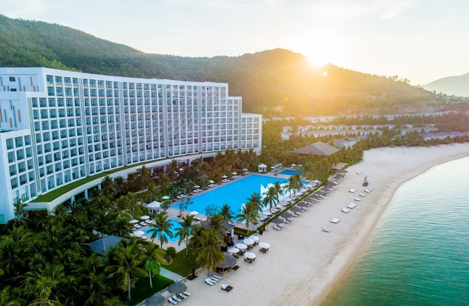 “Vinpearl - Trọn niềm vui” - Quay clip hay nhận ngay giải thưởng - 5
Khách sạn của Vinpearl Resort Spa Nha Trang Bay tạo hình tòa nhà cánh cung kiêu hãnh