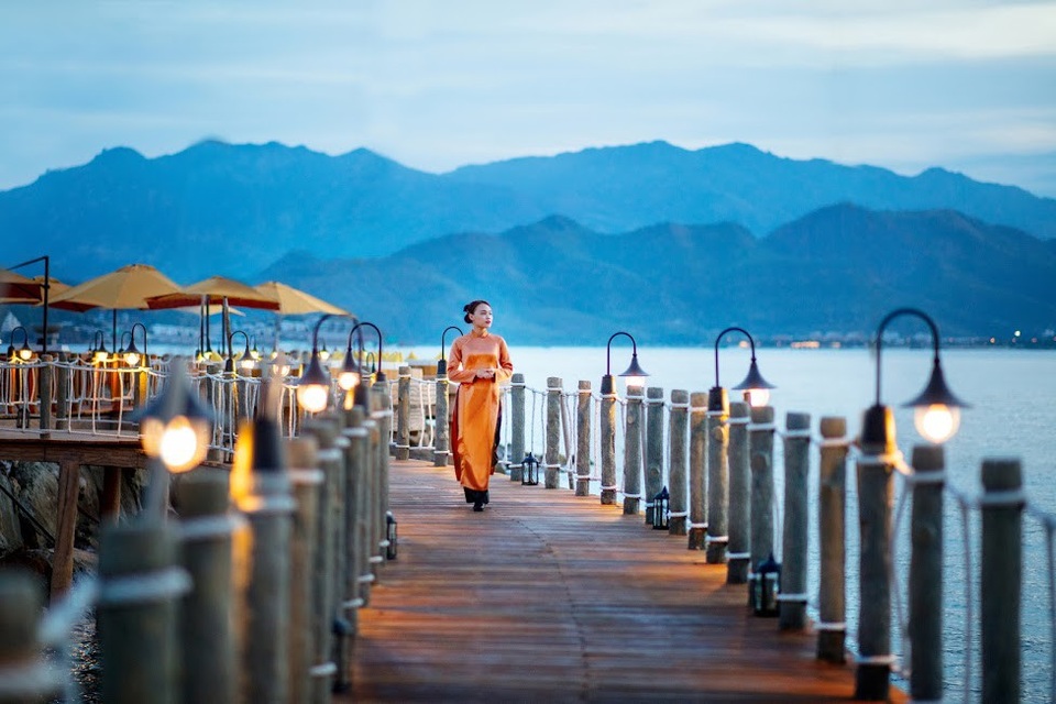 “Vinpearl - Trọn niềm vui” - Quay clip hay nhận ngay giải thưởng - 9
Wave Bar của Vinpearl Luxury Nha Trang