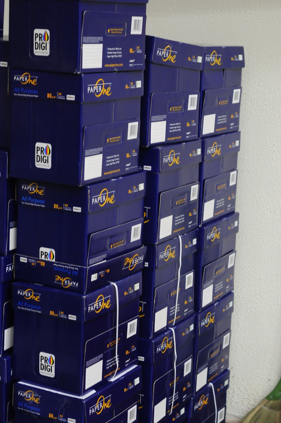 Đột nhập “công xưởng” in sao đề thi 14 ngày "không thấy mặt trời" - 6 Khoảng 4 tấn giấy đã được sử dụng để in sao đề thi