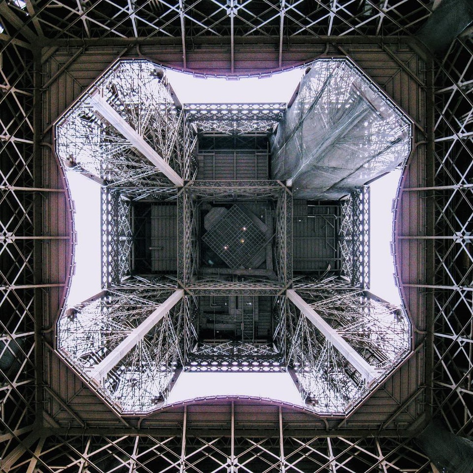 Một góc nhìn mới lạ và thú vị về tháp Eiffel