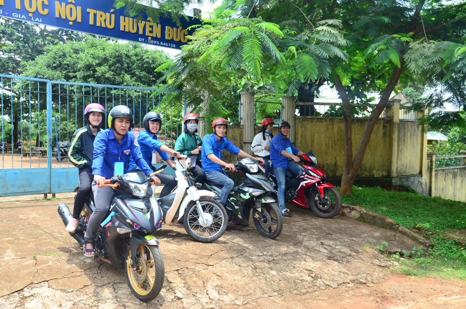 Nhiều thí sinh ở những vùng sâu, vùng xa, cách trường hàng chục cây số