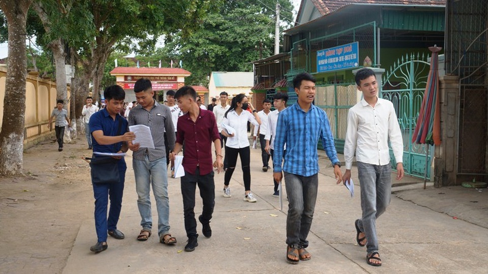 Nghệ An: Thí sinh “dị nhất”, 11 lần đi thi, từng học 5 trường đại học - 1 11 lần đi thi, từng học 5 trường Đại học, thí sinh Nguyễn Văn Mão được xem là thí sinh dị nhất.