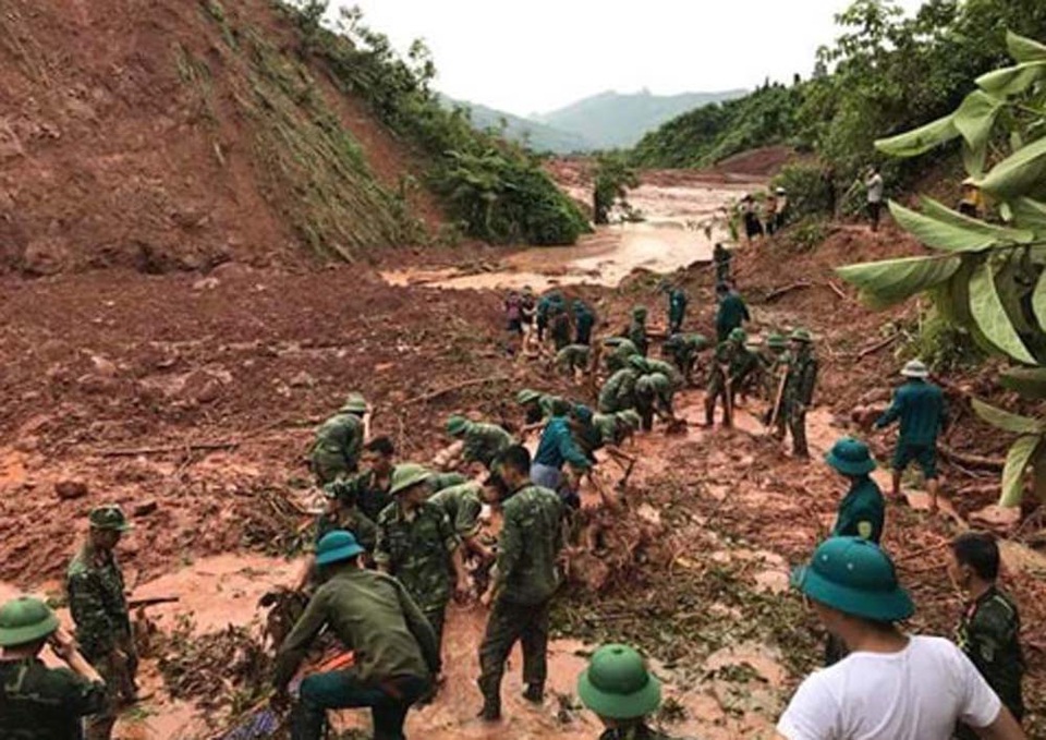 Có thể phải dừng tìm kiếm 8 người mất tích trong lũ ở Lai Châu - 3 Lai Châu vẫn còn 8 người mất tích trong đợt mưa lũ vừa qua.