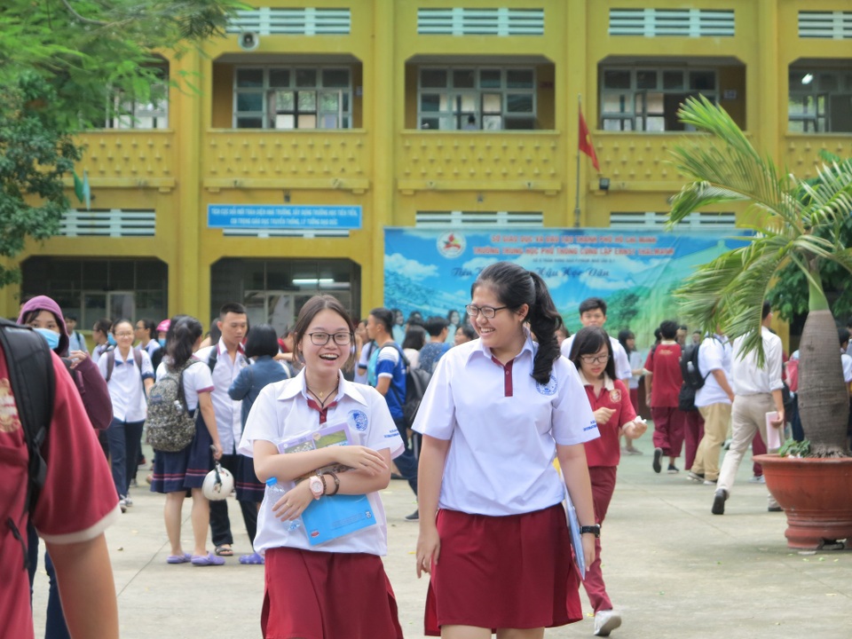 Đề Sử, Địa hơi dài, đề Giáo dục Công dân dễ kiếm điểm - 26
Đa số thí sinh đều thở phào vì kết thúc kỳ thi căng thẳng.