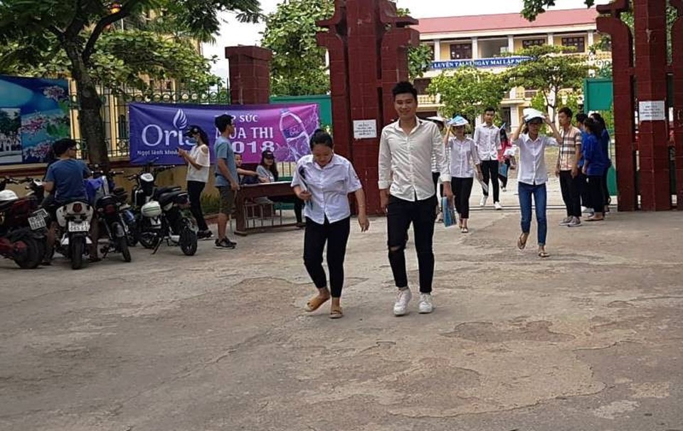 Đề Sử, Địa hơi dài, đề Giáo dục Công dân dễ kiếm điểm - 17 Thí sinh Hà Nam hoàn thành bài thi tổ hợp Khoa học Xã hội với 3 môn Lịch sử, Địa lí và Giáo dục Công dân (ảnh: Đức Văn)