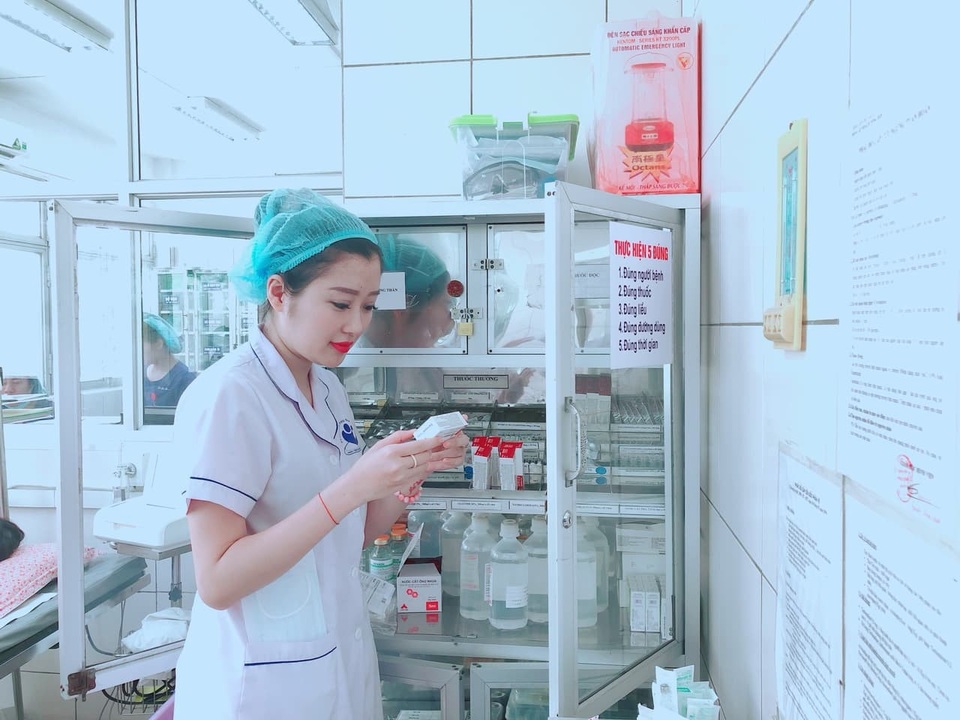 Phía sau chuyện nữ sinh 17 tuổi vào viện sinh con một mình - 3 Nữ hộ sinh Mai Linh chia sẻ, điều lo lắng nhất với sản phụ không phải những cơn đau đẻ mà là mong em bé được chào đời khỏe mạnh.