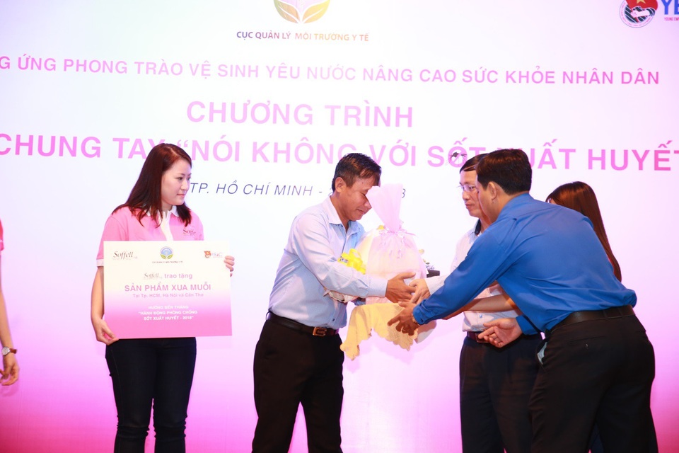Soffell trao tặng 200.000 phần quà cho chiến dịch “Nói không với sốt xuất huyết”