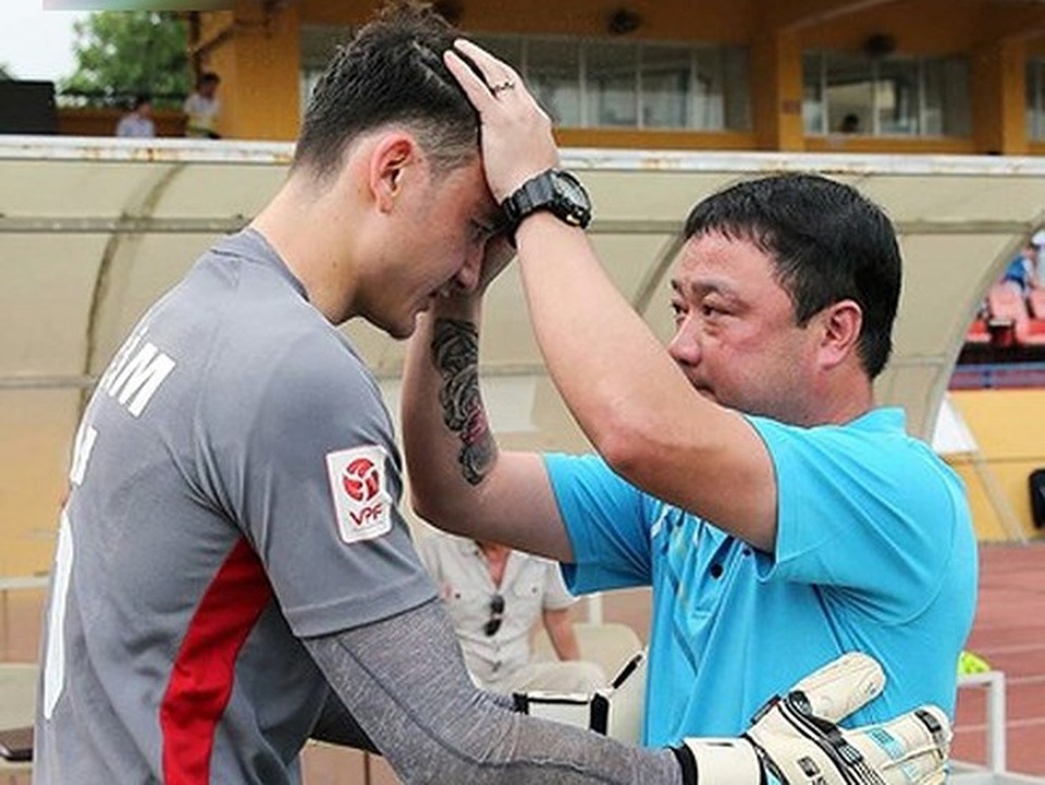 Văn Lâm hai lần thủng lưới, HLV Việt Hoàng vẫn hết lời khen ngợi - 1
HLV Trương Việt Hoàng hết lời ca ngợi Đặng Văn Lâm