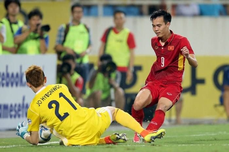 
Văn Toàn từng đánh bại thủ môn Hàn Quốc, người đã chơi hay ở trận đấu với Đức đêm qua
