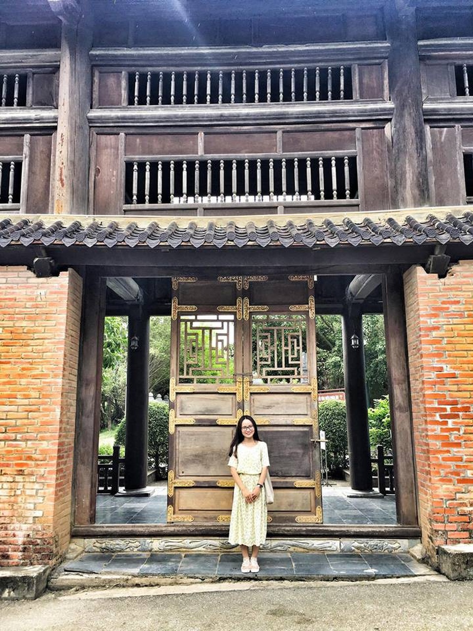 Chùa Bái Đính được thiết kế và xây dựng với kiến trúc mang đậm dấu ấn Phật Giáo thời nhà Lý. Chùa có rất nhiều cảnh tham quan như cổng Tham Quan Nội, hành lang La Hán, Gác Chuông, Điện Quan Thế Âm Bồ Tát, Hồ Tiên, Điện Pháp Chủ, Điện Tam Thế, Chùa Bái Đính cổ… Ngôi chùa khá rộng nên các điểm trên khá xa nhau, nếu muốn khám phá hết bạn cần phải dành cả ngày để tham quan. 