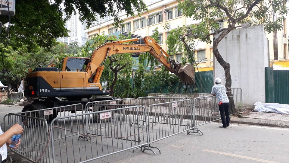 Hà Nội: Cưỡng chế công trình không phép trên mương Phan Kế Bính - 3 Hà Nội: Cưỡng chế công trình không phép trên mương Phan Kế Bính - 3