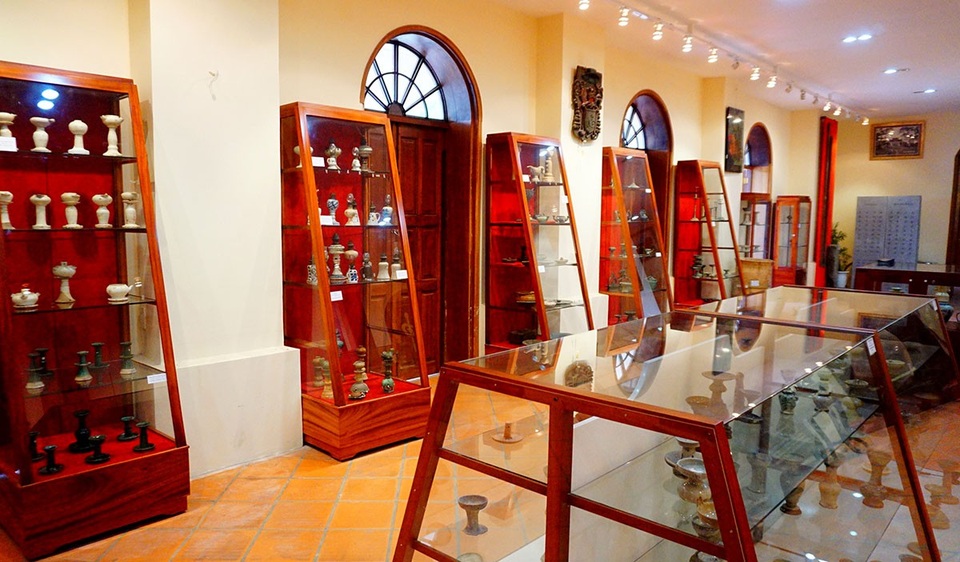 Bộ sưu tập gồm 650 hiện vật cổ của cha Giuse Nguyễn Hữu Triết và 10 nhà sưu tập khác đến từ nhiều miền đất nước.