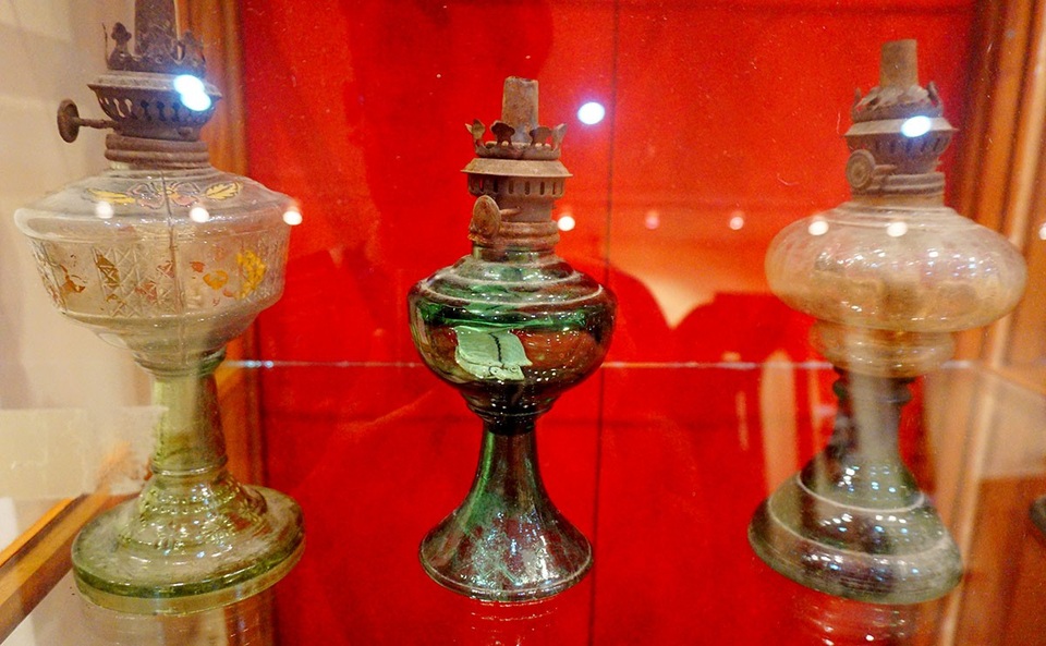 Ngược thời gian với bộ sưu tập đèn dầu cổ hàng nghìn năm tuổi - 8