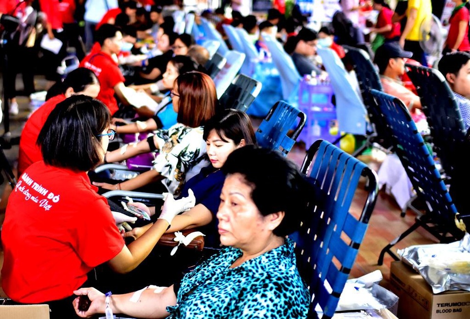 Ấm áp hình ảnh cha dạy con bài học sẻ chia từ “hiến máu nhân đạo” - 8 Hành trình Đỏ lần VI/2018 nhận được sự quan tâm, vào cuộc tích cực của 26 tỉnh/thành phố, trong đó nhiều tỉnh/thành đã tổ chức Hành trình Đỏ 4-5 năm liên tiếp như Hà Nội, TPHCM, Cần Thơ, Lâm Đồng, Đắk Lắk, Khánh Hoà, Bình Định, Nghệ An, Thanh Hoá, Tuyên Quang, Thái Nguyên, Lạng Sơn...