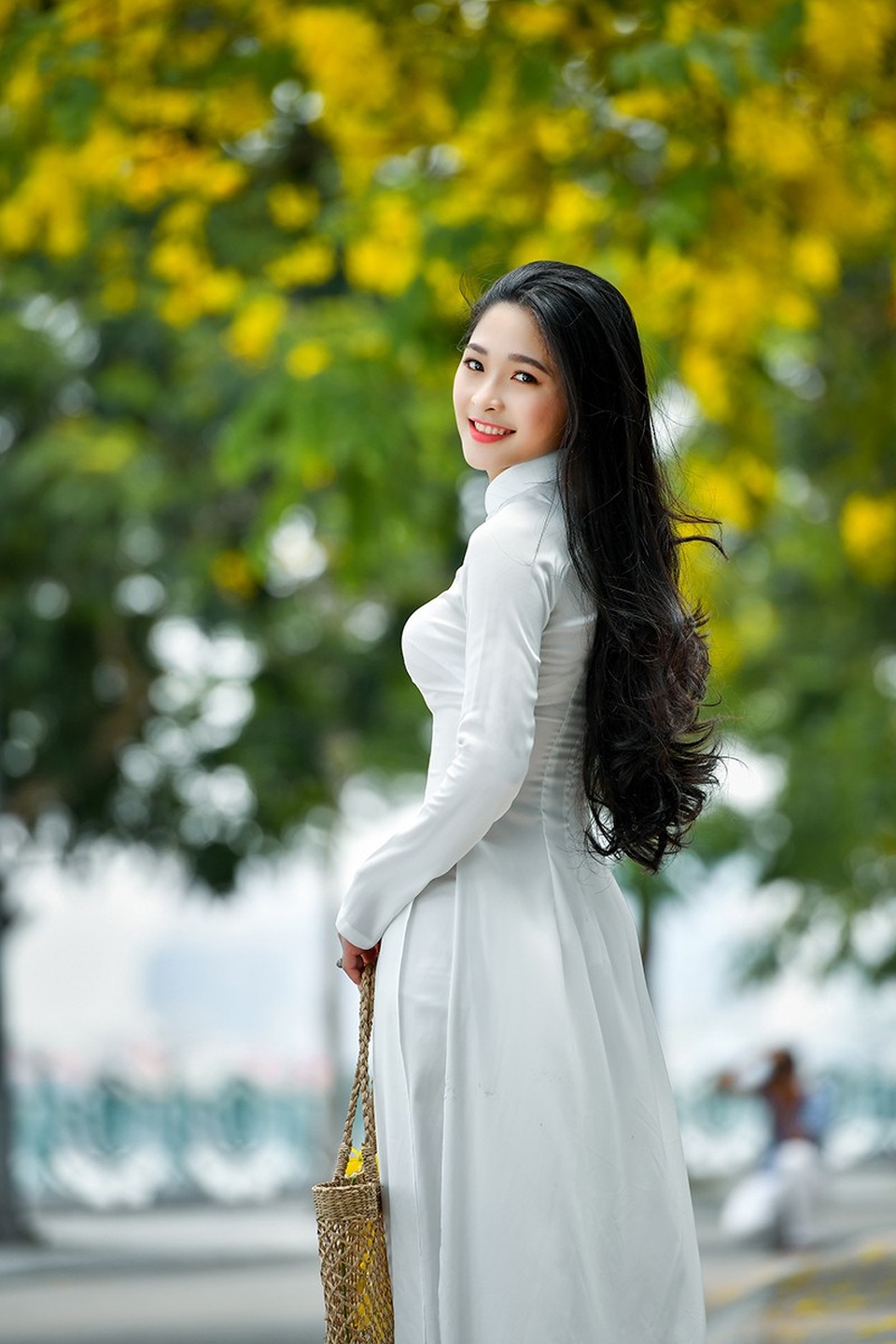 "Hot girl tráng bánh mướt" xứ Nghệ đẹp dịu dàng dưới tán hoàng yến - 12 "Hot girl tráng bánh mướt" xứ Nghệ đẹp dịu dàng dưới tán hoàng yến - 12