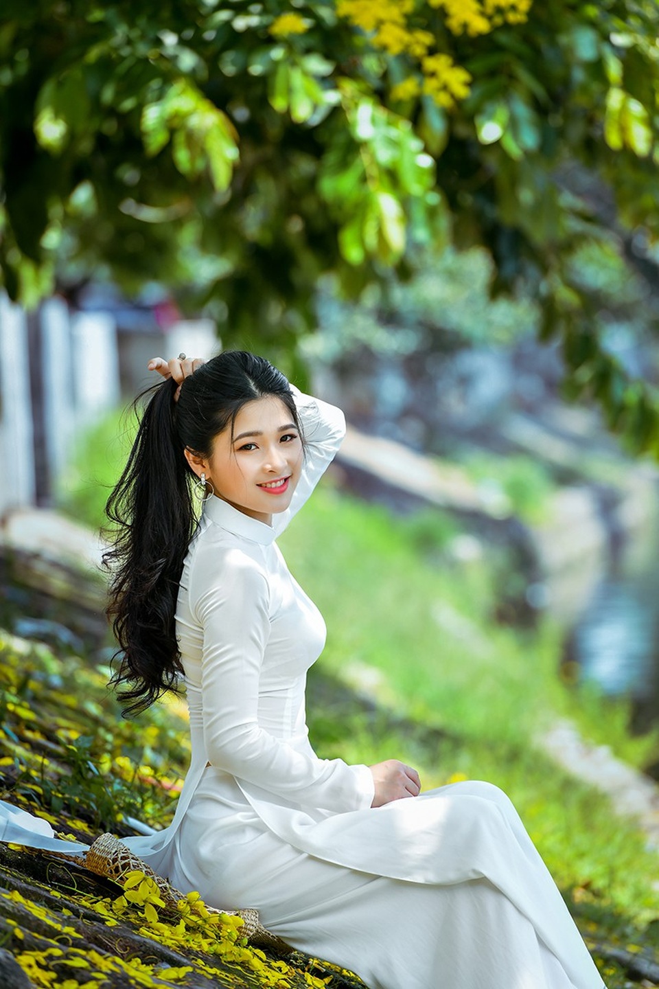 "Hot girl tráng bánh mướt" xứ Nghệ đẹp dịu dàng dưới tán hoàng yến - 5 "Hot girl tráng bánh mướt" xứ Nghệ đẹp dịu dàng dưới tán hoàng yến - 5