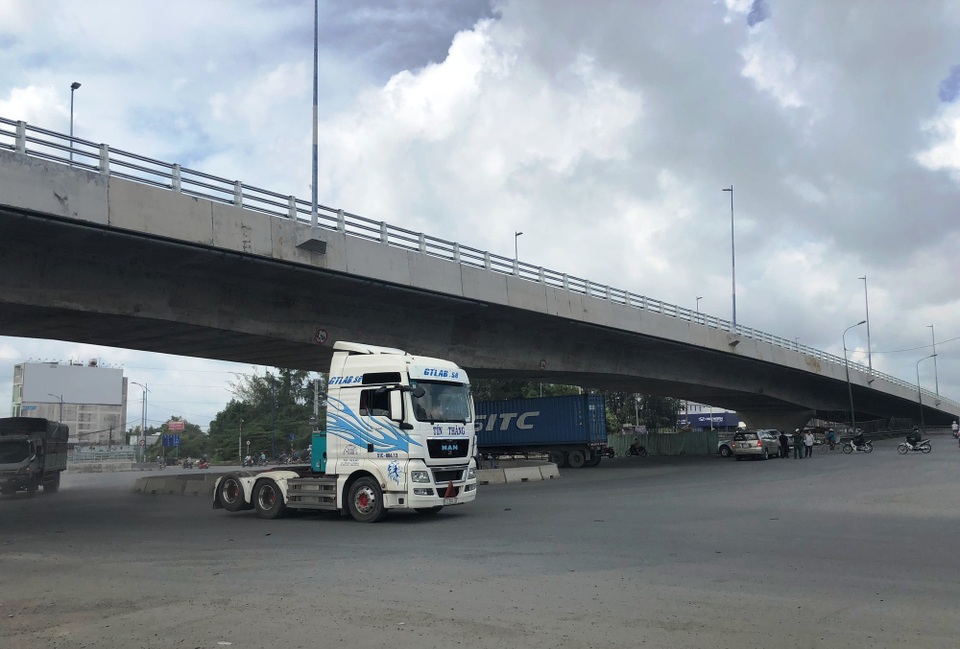 Sắp thông xe cầu vượt nút giao thông nguy hiểm nhất phía Đông Sài Gòn - 1 Sắp thông xe cầu vượt nút giao thông nguy hiểm nhất phía Đông Sài Gòn - 1
