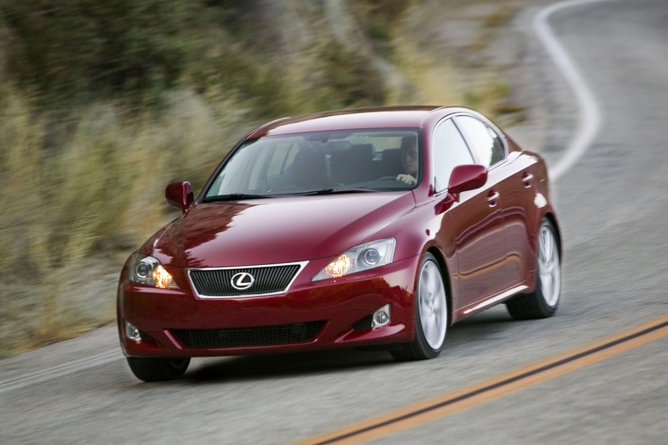 Nguy cơ cháy xe Lexus IS và GS do rò rỉ xăng - 1
Mẫu Lexus IS phiên bản 2007