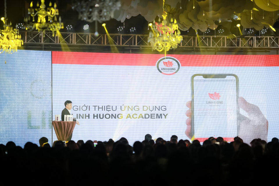 Thương hiệu Linh Hương khẳng định “đế chế tiên phong” trong Hội thảo kỷ nguyên công nghệ mỹ phẩm 4.0 - 2 Thương hiệu Linh Hương khẳng định “đế chế tiên phong” trong Hội thảo kỷ nguyên công nghệ mỹ phẩm 4.0 - 2